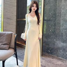 批发已出货 新款针织连衣裙女<b class='q'>修身</b>显瘦气质配大衣的内搭打底毛衣裙