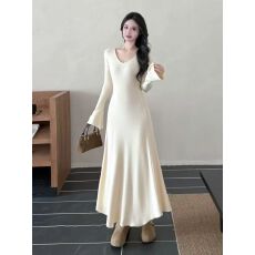 批发已出货 气质V领喇叭袖内搭针织<b class='q'>连衣裙</b>秋冬配大衣收腰修身打底长裙