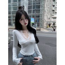批发已出货 <b class='q'>蕾丝</b>拼接低胸喇叭袖长袖<b class='q'>t</b><b class='q'>恤</b>女秋季性感锁骨修身打底衫上衣