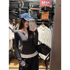 批发已出货 撞色条纹假两件拼接v领长袖T恤女冬季修身<b class='q'>打底衫</b>上衣
