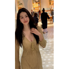 批发已出货 v领蕾丝长袖<b class='q'>连衣裙</b>子女秋冬季修身收腰包臀长裙