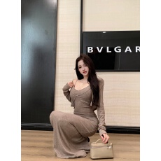 批发已出货 v领吊带连衣裙包臀裙子女<b class='q'>冬</b>季套装黑色针织开衫两件套