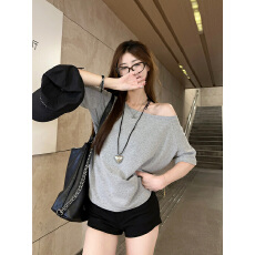 已出货 斜肩短袖t恤女春新款纯欲风宽松显瘦露肩打底衫