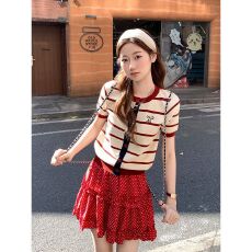 批发撞色条纹短袖<b class='q'>针织</b>衫女2026年夏季新款单排扣圆领<b class='q'>开衫</b>显瘦上衣