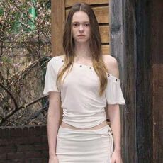 批发慵懒风辣妹甜酷<b class='q'>个性</b><b class='q'>时尚</b>不规则露肩短袖上衣