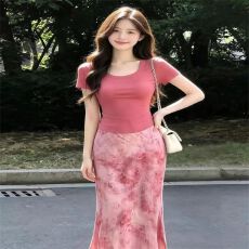 批发法式简约纯欲风正肩短袖T恤+包臀<b class='q'>印花</b>半身裙夏季新款两件套