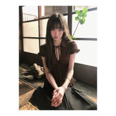 批发韩系泡泡袖收腰衬衣女夏季穿搭纯欲风系带木耳边衬衣<b class='q'>修身</b>显瘦上衣