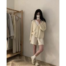 批发韩版简约百搭v领<b class='q'>针织</b>开衫女宽松短款慵懒风麻花毛衣外套秋季新款