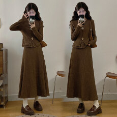 批发实拍~大码早<b class='q'>春</b>法式美拉德慵懒风套装2026新款气质v领两件套