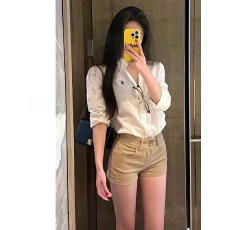 批发卡其色牛仔短裤女夏季新款高腰紧身美式辣妹包臀显瘦百搭a字热裤