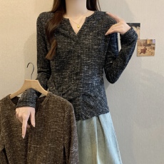 批发2025秋季大码新款V领女装设计感小众高级感上衣慵懒风气质穿搭