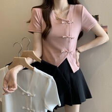 批发小众新中式<b class='q'>V领</b>盘扣设计感短袖<b class='q'>T</b><b class='q'>恤</b>女2026夏季不规则下摆螺纹棉上衣