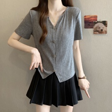 批发灰色V领短袖针织衫女<b class='q'>春</b>夏2026新款独特显瘦漂亮巨好看可外穿上衣