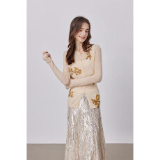 批发ASSEUU黄色花卉小衫女2026春季新款开叉修身亲肤套头针织衫上衣