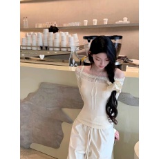 批发法式蕾丝<b class='q'>一字肩</b>长袖T恤女秋季纯欲风收腰紧身性感打底衫露肩<b class='q'>上衣</b>