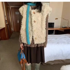 批发嗨嗨干杯 烫发小棕熊 韩系百搭坎肩<b class='q'>马甲</b><b class='q'>马夹</b>羊羔毛背心上衣女