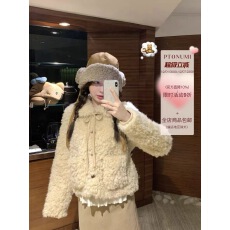 批发PtonUmi 雪顶摩卡 皮毛一体绑带短<b class='q'>外套</b>女秋冬巨好看羊羔绒棉衣服
