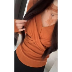 批发蕾丝拼接长袖T恤女2025冬季新款扭结V领修身纯欲性感打底衫短上衣