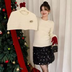 批发U+MINI冬季新款优雅气质韩系<b class='q'>山茶花</b>胸针斗篷针织衫毛衣两件套