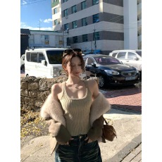 批发titi小姐姐【漫不经心】吊带背心女秋冬坑条针织内搭修身<b class='q'>打底</b><b class='q'>上衣</b>