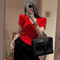 AFeng春季新款纯色V领薄款显瘦短袖T恤紧身针织打底衫上衣短款