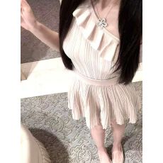 批发LXYG2026夏细闪斜肩荷叶边无袖针织背心上衣+高腰<b class='q'>修身</b>百褶半身裙