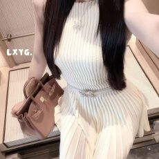 批发LXYG法式简约清冷气质百褶连衣裙女坑条掐腰显瘦小个子无袖针织裙
