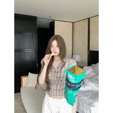 批发sasaouni学院格纹 韩版显瘦收腰<b class='q'>格子</b>v领衬衫女小众设计感上衣小衫