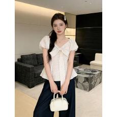 2026年春夏粉色蝴蝶结泡泡袖上衣新款甜辣收腰显瘦v领纯欲小衫