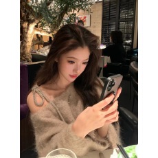 批发韩系宽松露肩套头毛衣女装秋冬季新款设计感斜肩时尚气质<b class='q'>上衣</b>毛衫