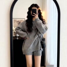批发一整套搭配秋装女韩系慵懒风灰色长袖套头毛衣高腰短裤<b class='q'>子</b>两件套装