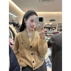 爱情魔鬼鱼 卡其色刺绣麻花羊毛针织开衫女2025冬季宽松上衣外套