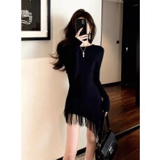 批发法式<b class='q'>轻熟</b>风黑色流苏针织连衣裙女冬季气质修身显瘦高级感流苏短裙