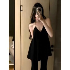 批发纯欲辣妹风黑色挂脖露肩<b class='q'>无袖</b><b class='q'>吊带</b><b class='q'>背心</b>女夏季宽松显瘦外穿内搭上衣