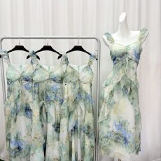 批发实拍浮夏气质吊带<b class='q'>连衣裙</b>度假风显瘦高级晕染夏季印花收腰长裙