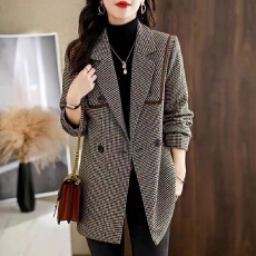 批发山羊绒秋冬外套女小香赫本风高级感毛呢大衣千鸟格小个子西装斗篷