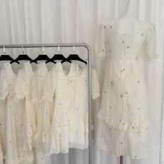 批发实拍方领洋气收腰初恋连衣裙白月光法式修身显<b class='q'>高档</b>短袖森系初恋裙