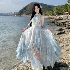 批发2026年新款浪漫印花度假荷叶边不规则摆仙<b class='q'>女</b>挂脖连衣裙清新美丽