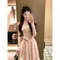 批发高级名媛气质蕾丝拼接网纱V领连衣裙<b class='q'>女</b>秋冬法式收腰蛋糕蓬松长<b class='q'>裙</b>