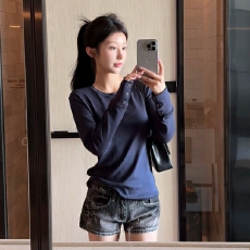 批发早秋季穿搭藏青色纽扣长袖<b class='q'>t</b>恤女内搭打底衫松弛感慵懒风显瘦上衣
