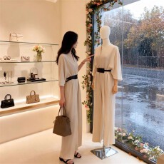 批发2026新款慵懒松弛感穿搭v领<b class='q'>连衣裙</b>子女早秋季气质高级感收腰长裙