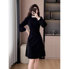 批发配大衣针织<b class='q'>连衣裙</b>女秋冬赫本风小黑裙内搭高级感显瘦打底毛衣裙子