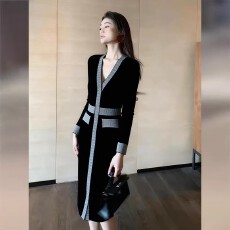 批发法式黑色V领针织连衣裙子女2026秋季新款巨好看<b class='q'>轻熟</b>掐腰包臀长裙