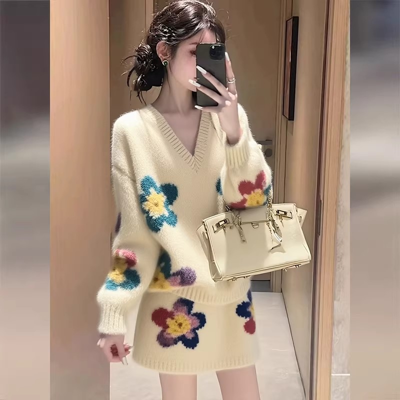 MY16153#搭配一整套装新款气质软糯辣妹花朵V领毛衣短裙高级女装女裝貨...