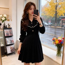 批发法式赫本风V领<b class='q'>连衣裙</b>女2025秋冬季收腰<b class='q'>百褶</b>显瘦高级感时尚小黑裙