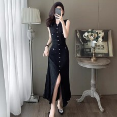 批发法式气质名媛温柔无袖针织长裙子女<b class='q'>夏</b>季新款单排扣黑色镂空连衣裙