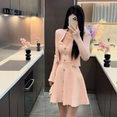 批发2026年春贵气千金收腰<b class='q'>抹胸</b>a字<b class='q'>连衣裙</b>女秋季针织长袖针织开衫套装