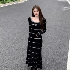 批发轻奢小香风春<b class='q'>秋</b>季新款圆领条纹撞色长袖针织连衣裙修身A字裙长裙