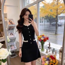 批发法式赫本风连衣裙女2026夏季新款设计感收腰显瘦甜美减龄小黑裙女