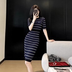 批发轻奢<b class='q'>通勤</b>夏季女装条纹针织连衣裙短袖修身显瘦气质高级感包臀中裙